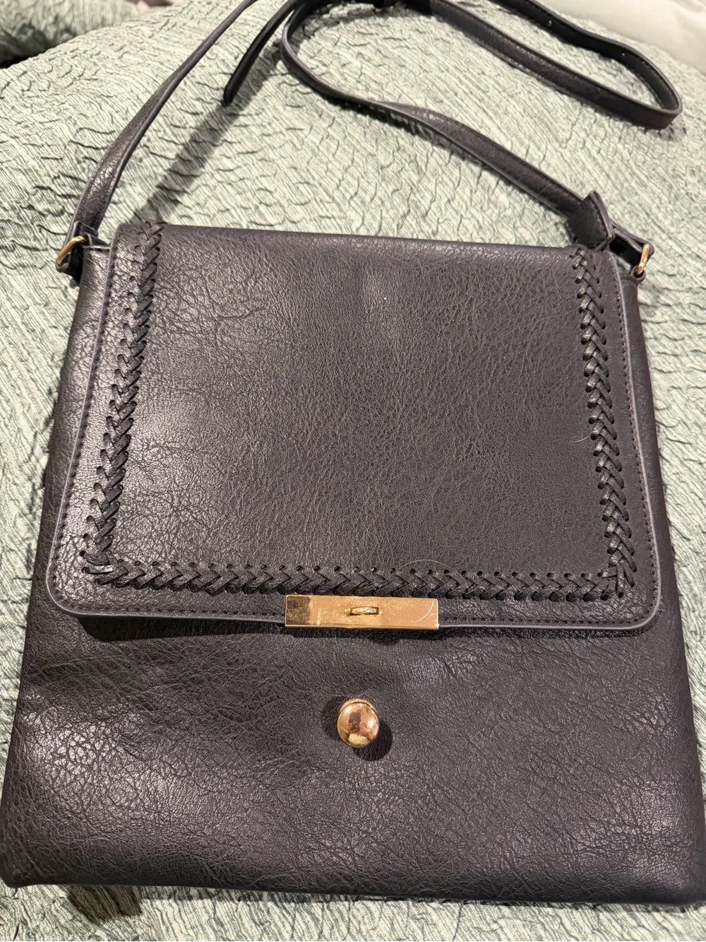 Classic Black Leather Crossbody Bag - Sleek Everyday Style
